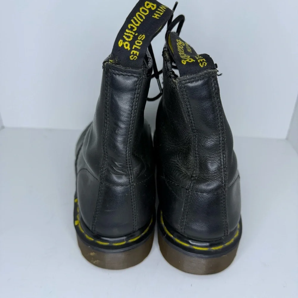 Dr.‎ Martens Air Wair Original Lace Up Black Boot Mens Size 8 or Womens size 10